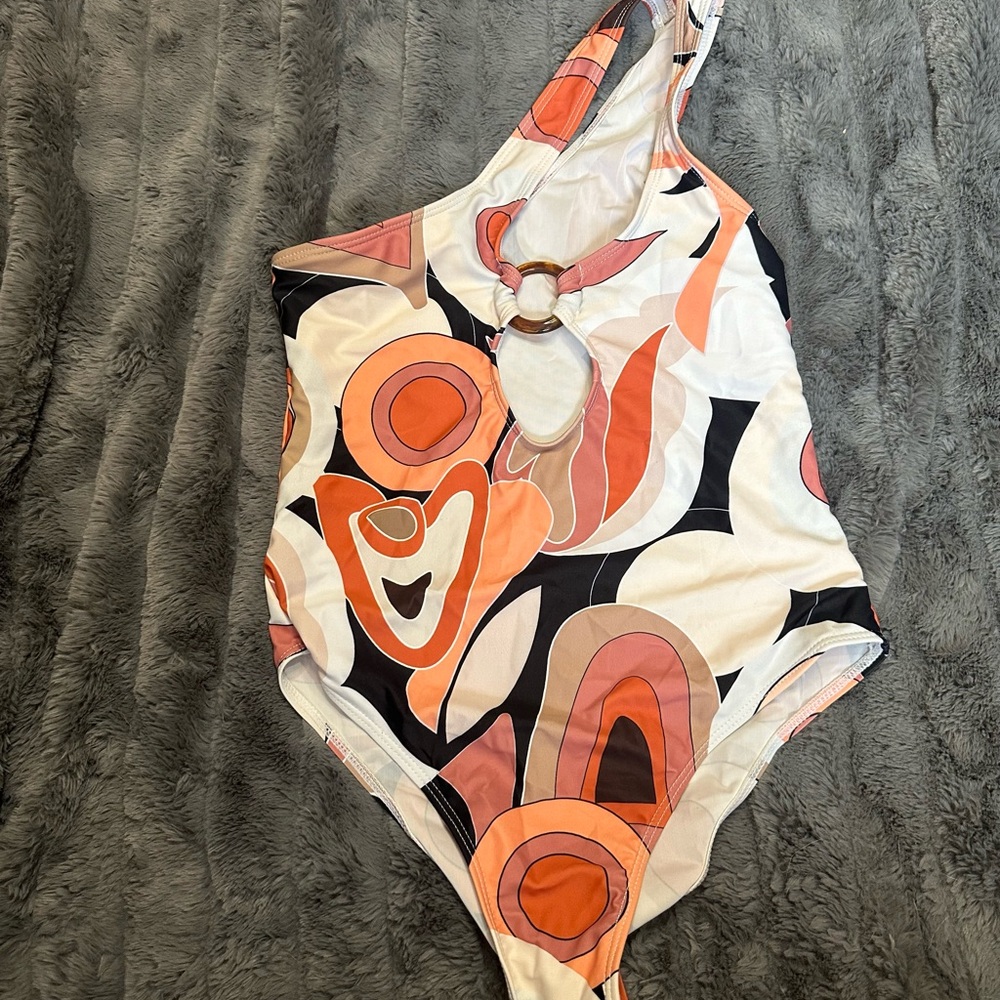 Stylish Abstract 70’s Retro One-Piece One-Shoulder Swimsuit